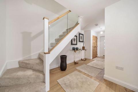 8 Abbots Lane, Kenley, CR8 5JH