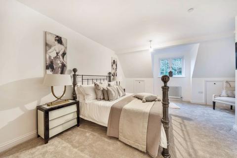 8 Abbots Lane, Kenley, CR8 5JH