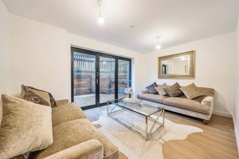 8 Abbots Lane, Kenley, CR8 5JH
