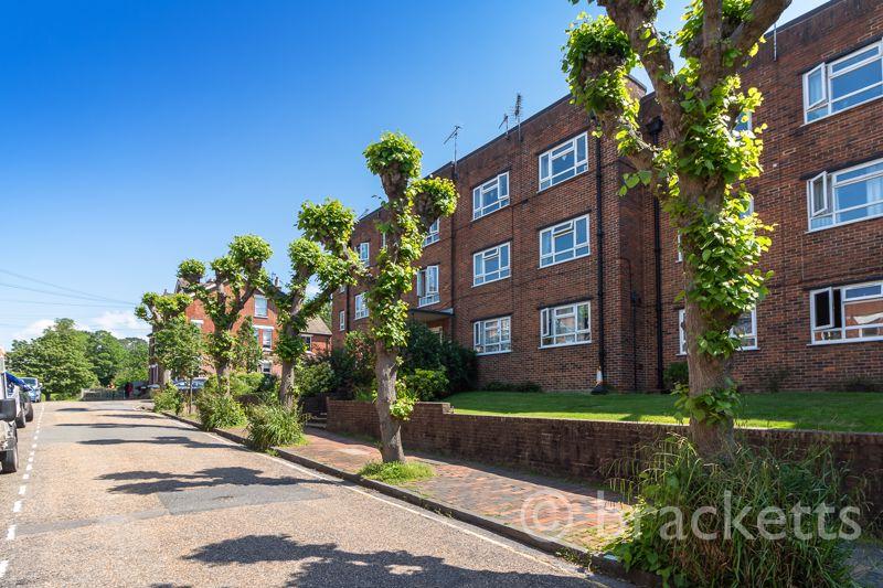 Grove Hill Road, Tunbridge Wells 2 bed apartment £1,200 pcm (£277 pw)