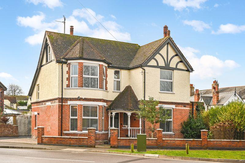 Saltwood 4 bed detached house for sale £600,000