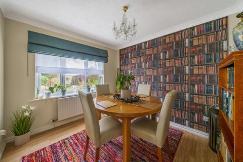 17 Heron Way, Ilminster, TA19 0BX