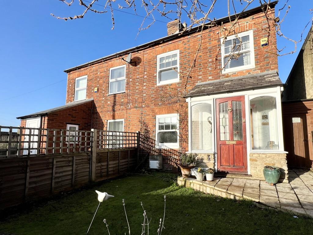 Buckingham Road, Brackley 3 bed semidetached house for sale £310,000