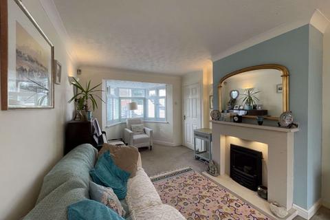 9 Neachless Avenue, Wombourne, Wolverhampton, WV5 0NQ