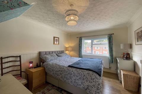 9 Neachless Avenue, Wombourne, Wolverhampton, WV5 0NQ