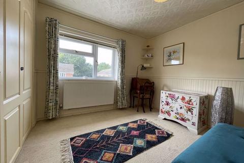9 Neachless Avenue, Wombourne, Wolverhampton, WV5 0NQ