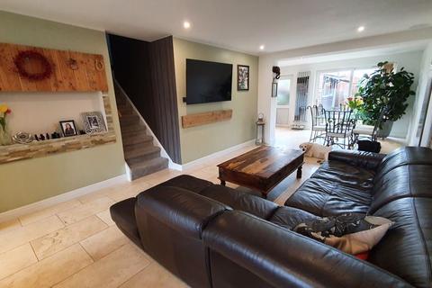 21 Bramble Lawn, Abbeydale, Gloucester, GL4 5YF