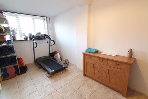 21 Bramble Lawn, Abbeydale, Gloucester, GL4 5YF