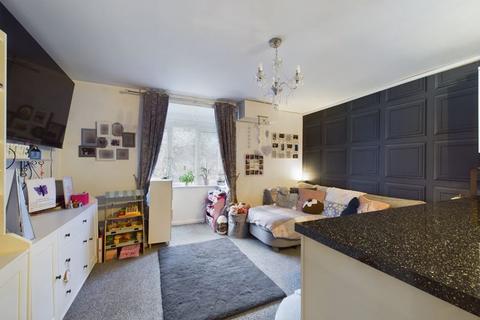 24 Frampton Road, Gloucester, GL1 5QB