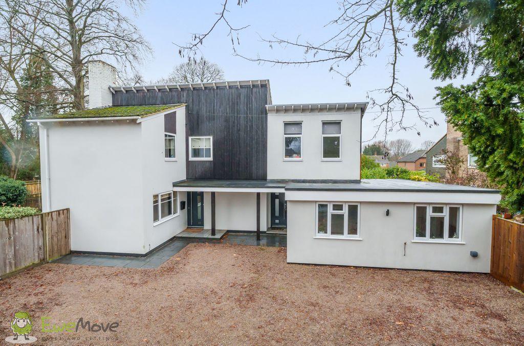 Velmead Road, Fleet GU52 7JY 5 bed detached house £750,000