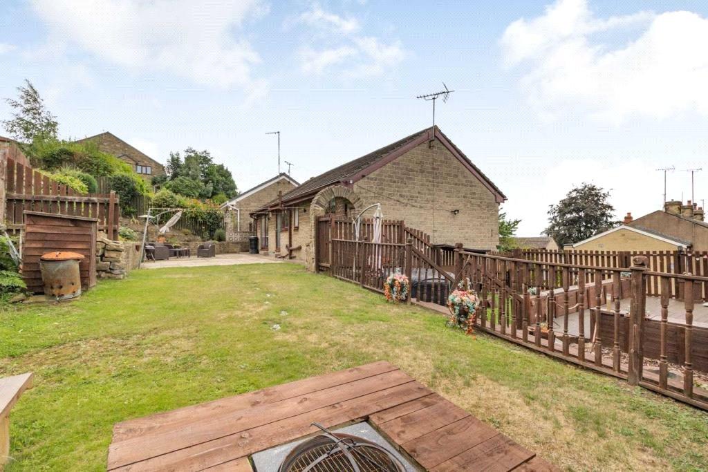 Lord Street, Staincliffe, Dewsbury, WF13 3 bed bungalow £1,200 pcm (£