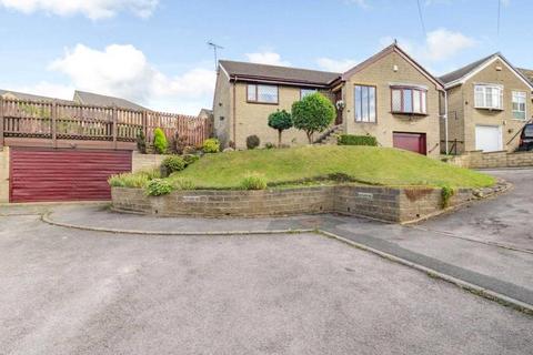 3 bedroom bungalow to rent, Lord Street, Staincliffe, Dewsbury, WF13