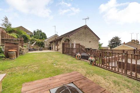 3 bedroom bungalow to rent, Lord Street, Staincliffe, Dewsbury, WF13