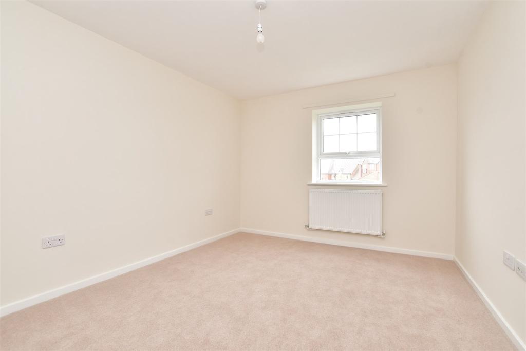 Bushy Plats Close, Ash, Aldershot... 2 bed apartment £65,625