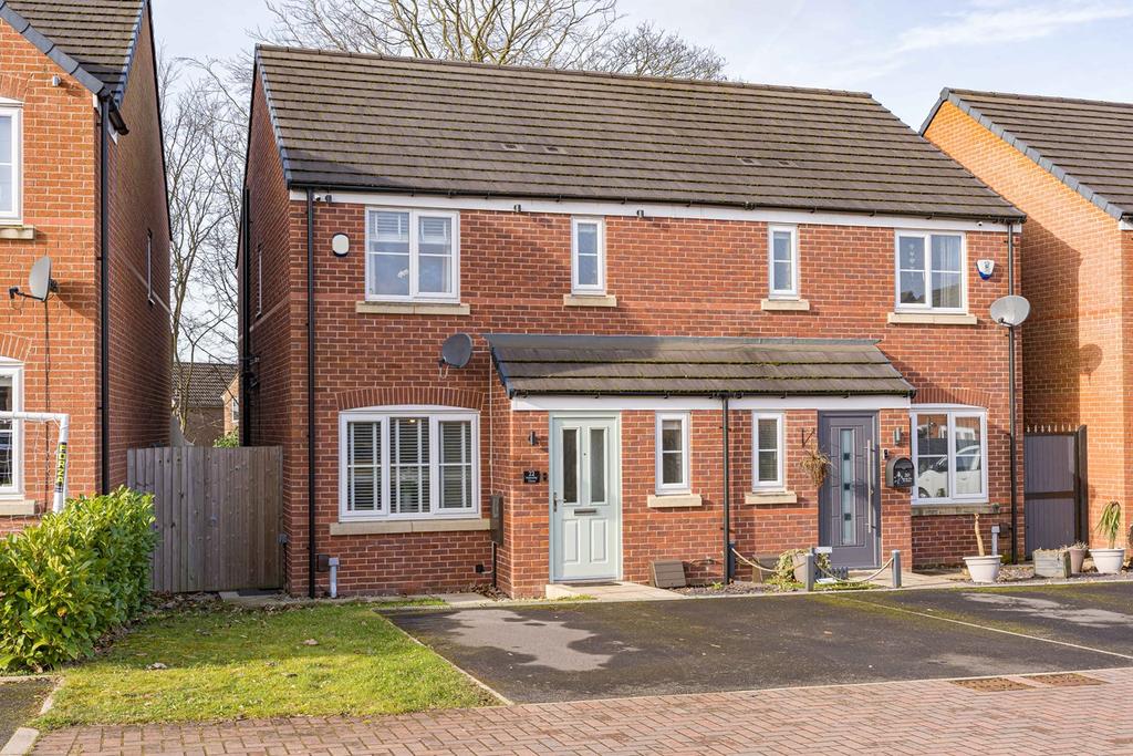 Helmsley Close, NewtonleWillows, WA12 3 bed semidetached house £