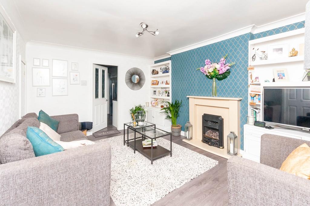 Sunningdale Close, Burtonwood... 4 bed semidetached house £240,000