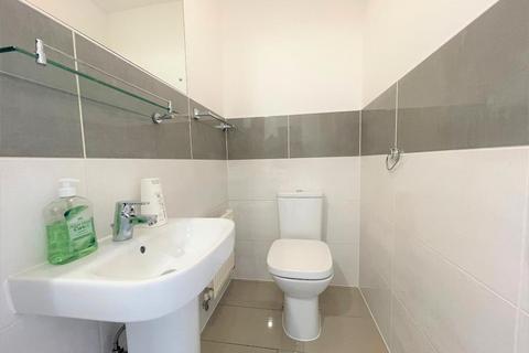 4 bedroom townhouse to rent, Verde Close, Round Green, Luton, LU2 7FL