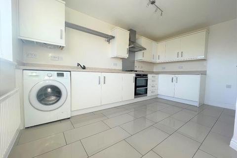 4 bedroom townhouse to rent, Verde Close, Round Green, Luton, LU2 7FL