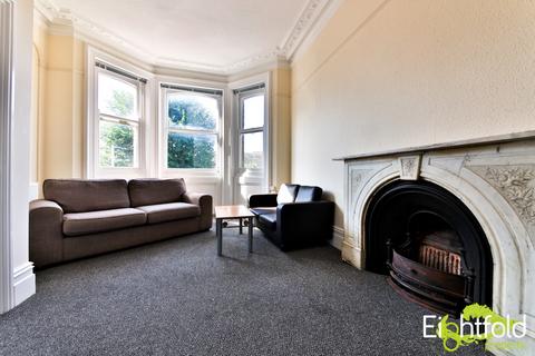 3 bedroom flat to rent, Cromwell Road, Hove