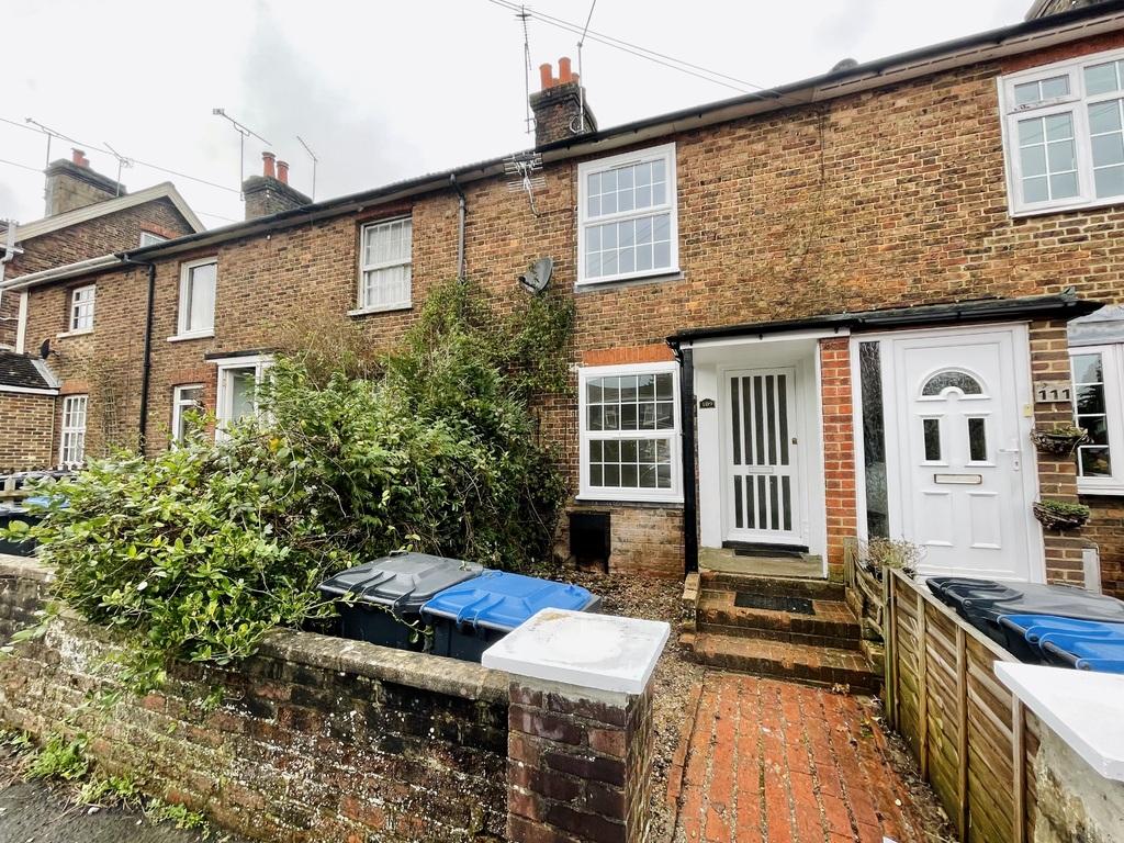 Junction Road, Burgess Hill 2 bed terraced house £1,150 pcm (£265 pw)
