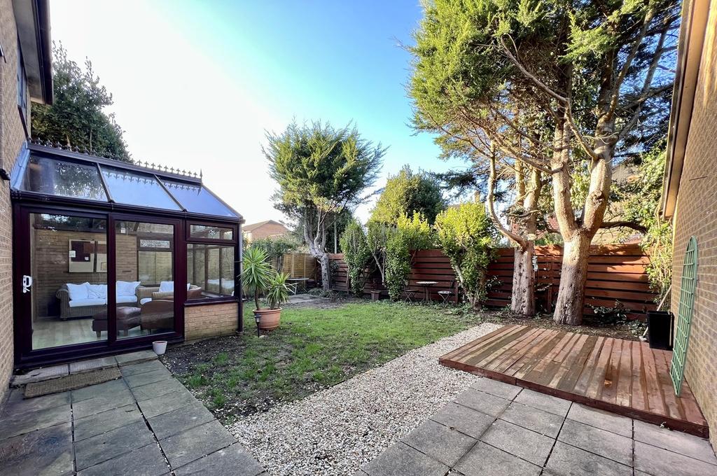 Mcwilliam Close, Talbot Village, Poole, BH12 3 bed detached house £