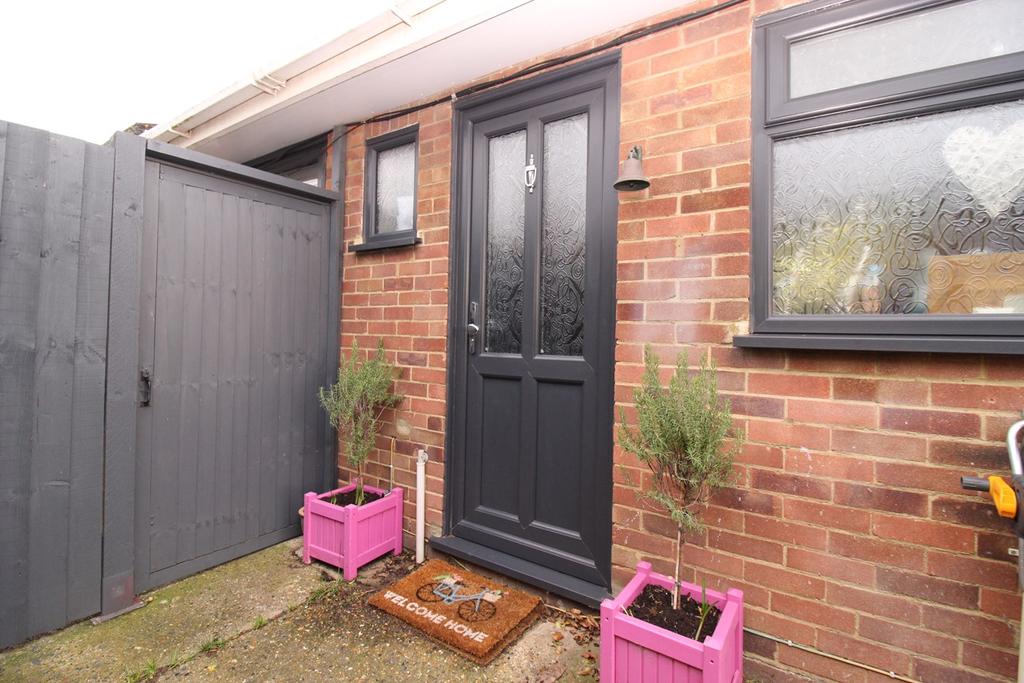 Kimberley Grove, Seasalter, Whitstable, CT5 3 bed semidetached