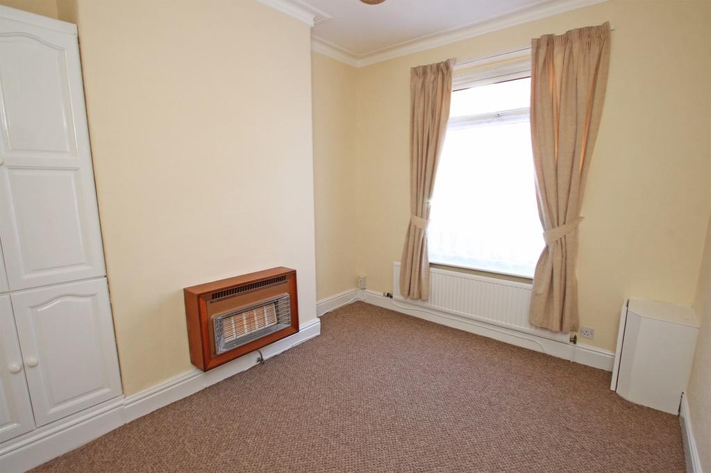 Hampton Road, Urmston, Manchester, M41 2 bed terraced house £875 pcm