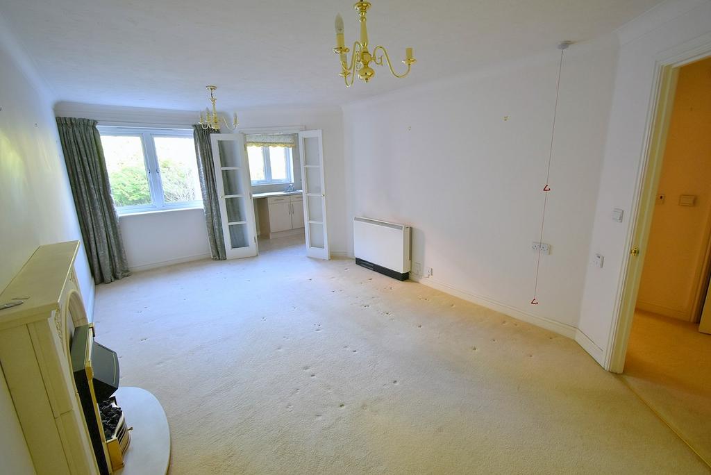 Ringwood Road, Ferndown, BH22 1 bed retirement property for sale £50,000