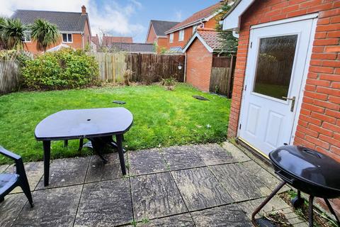 5 bedroom terraced house to rent, Swallowtail Close