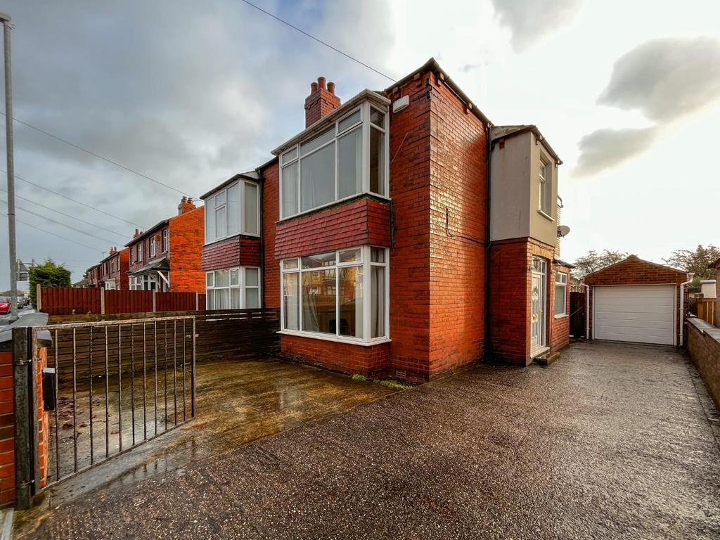 Bendigo Road. Dewsbury WF12 7LZ 3 bed semidetached house £220,000