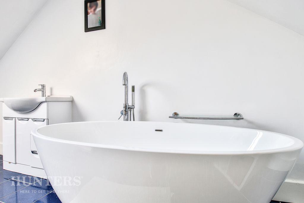 Second Floor Master Suite &amp; Bathroom