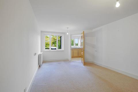1 bedroom apartment for sale, Eadhelm Court, Penlee Close, Edenbridge
