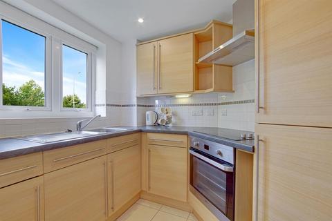 1 bedroom apartment for sale, Eadhelm Court, Penlee Close, Edenbridge