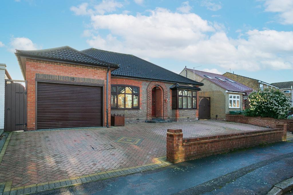 Cedar Road, Oxhey, Hertfordshire, WD19 3 bed bungalow £900,000