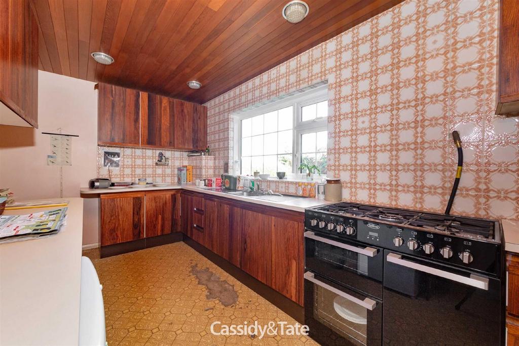 Harpenden Road, Wheathampstead 3 bed detached bungalow for sale £695,000