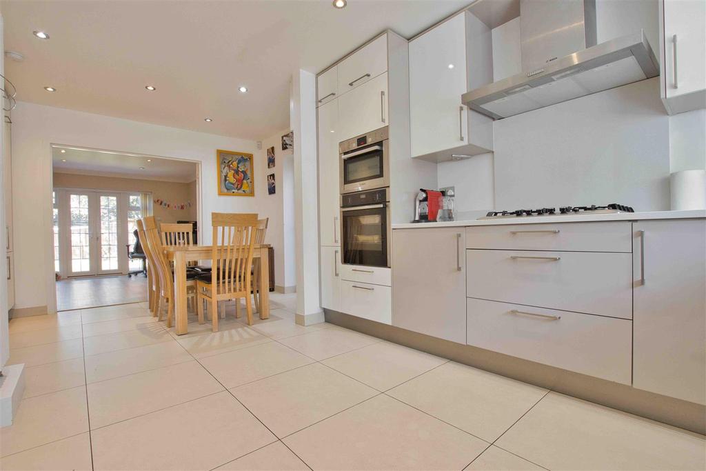 Nicholas Road, Elstree 4 bed detached house £1,100,000