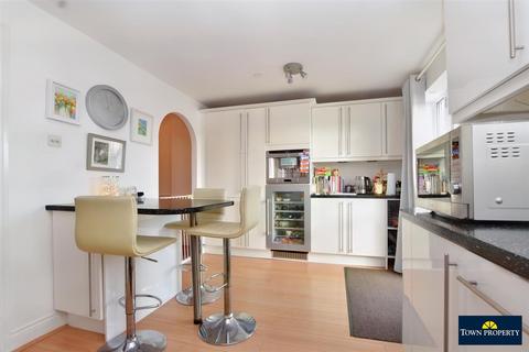 5 bedroom townhouse for sale, Hobart Quay, Eastbourne