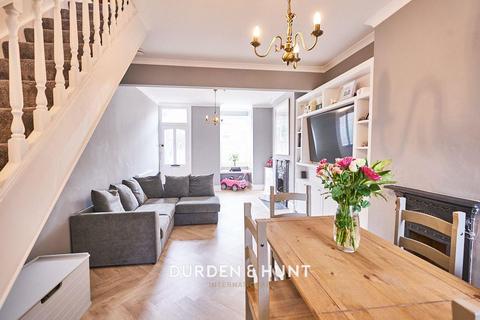 3 bedroom terraced house for sale - Princes Road, Buckhurst Hill, IG9