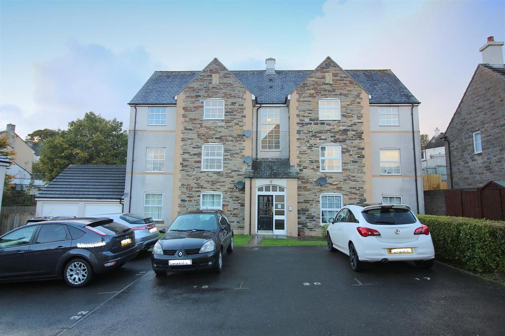 Myrtles Court, Pillmere, Saltash 2 bed apartment £700 pcm (£162 pw)