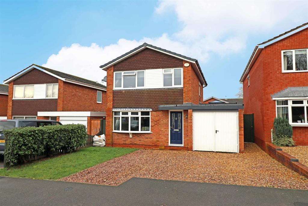 Clopton Road, StratfordUponAvon 3 bed detached house for sale £450,000
