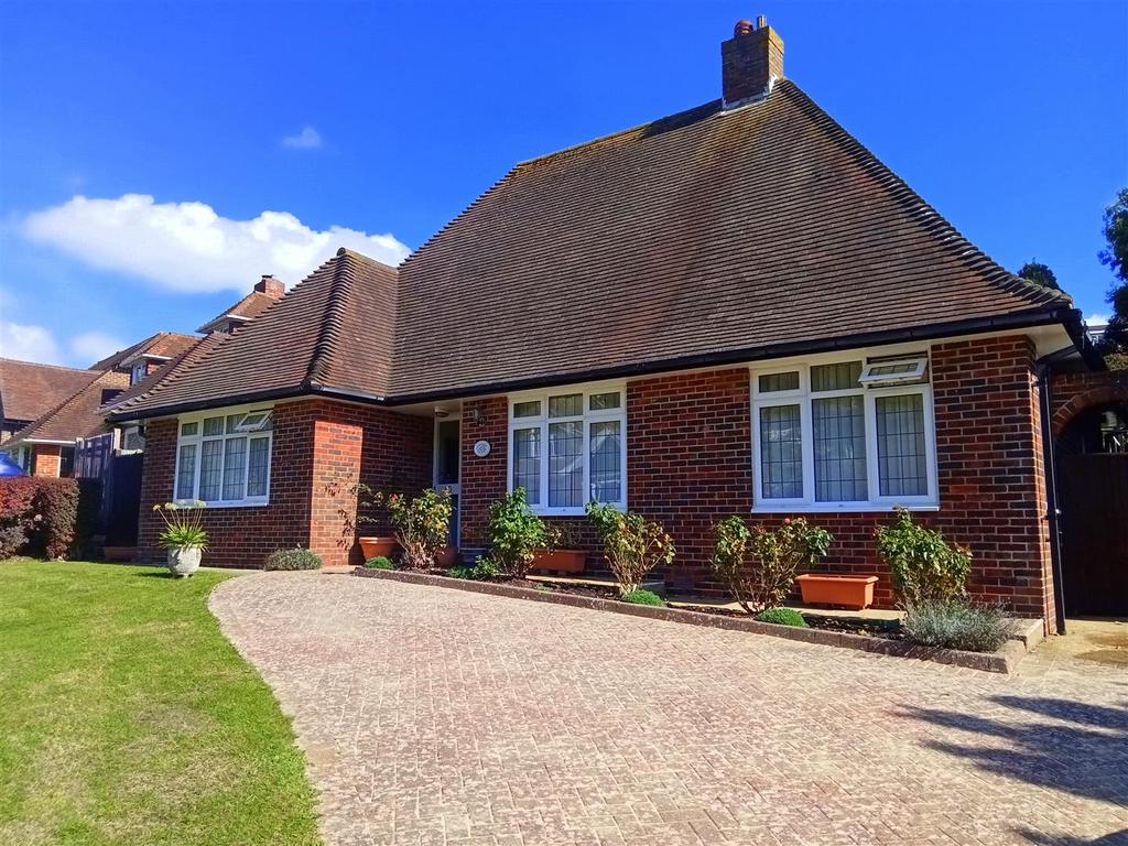 Peakdean Lane,East Dean Eastbourne 2 bed detached bungalow £585,000