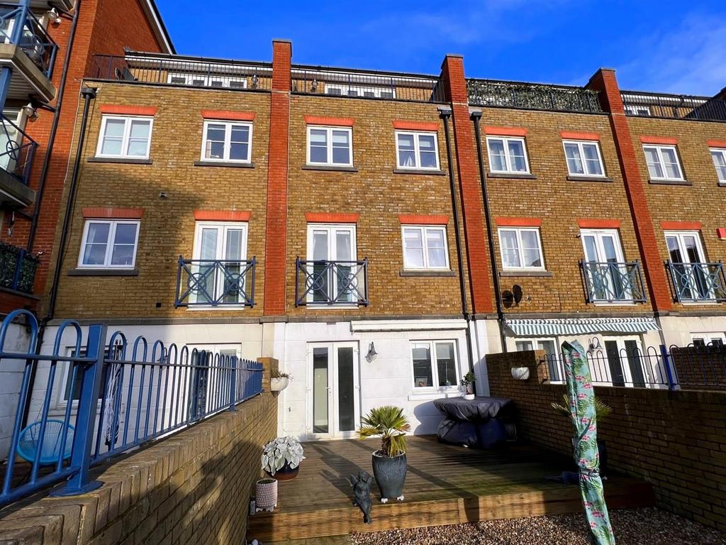 Dominica Court, Eastbourne 5 bed house £479,950