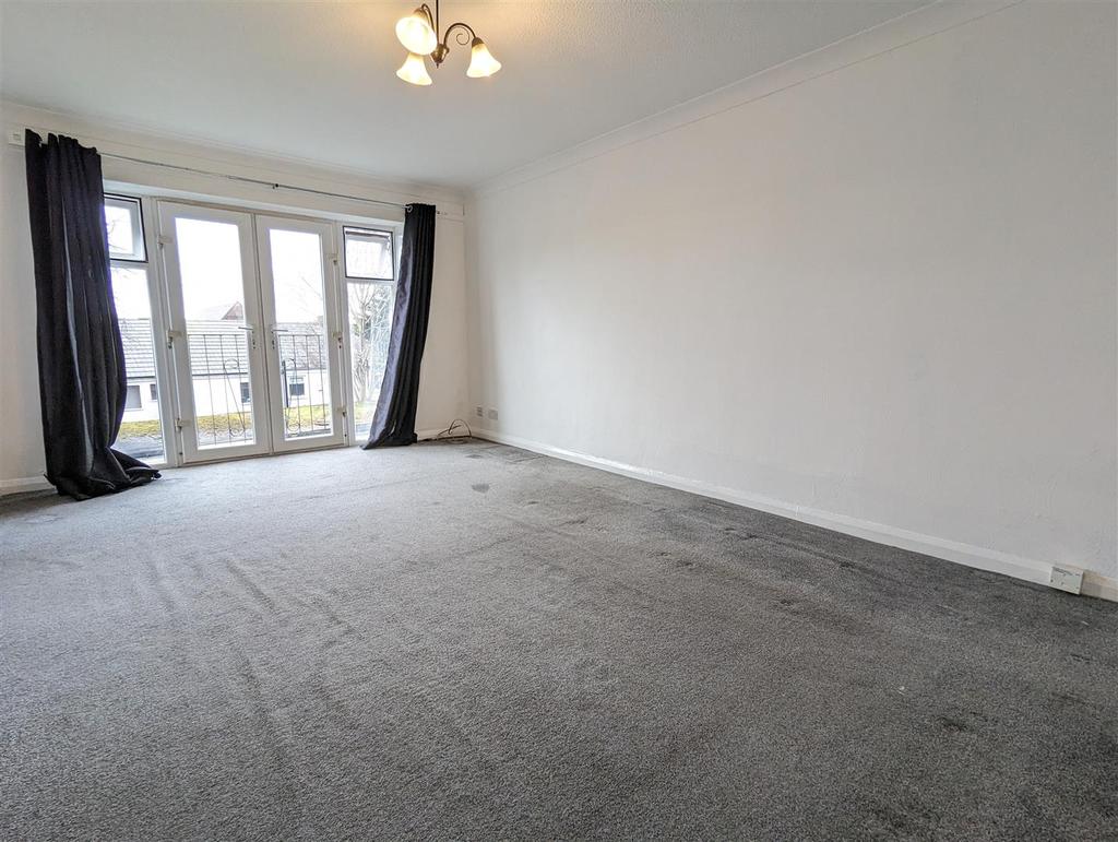 Cumbria Court, Kersal Road, Prestwich 2 bed apartment £725 pcm (£167 pw)