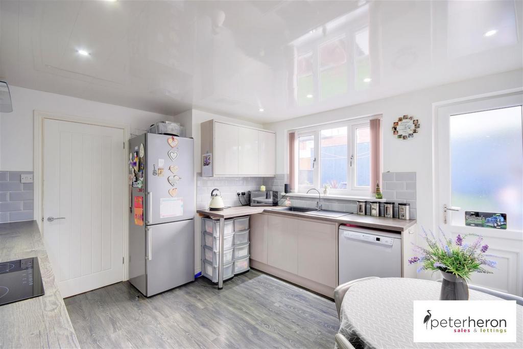 Breakfasting Kitchen