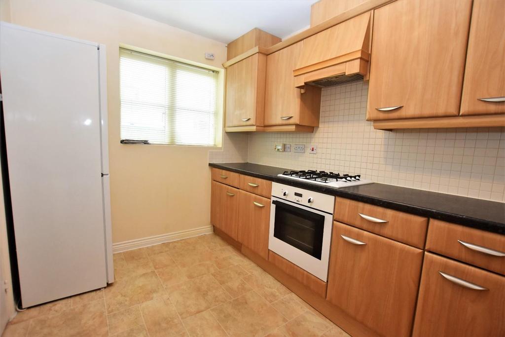 Pinewood Drive, Cheltenham... 4 bed terraced house £1,100 pcm (£254 pw)
