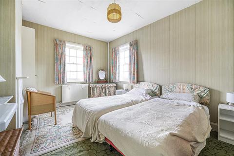 Bede House Beech Road, Haslemere, GU27 2BX