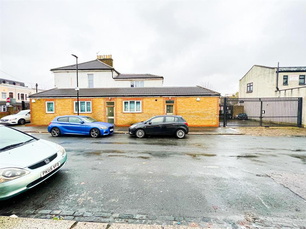 Boleyn & Neville Road E7 Warehouse £14,500 pcm (£3,346 pw)