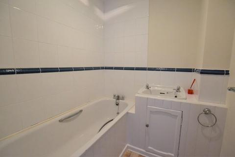 107 Unwin Road, Cheltenham, GL51 6TN