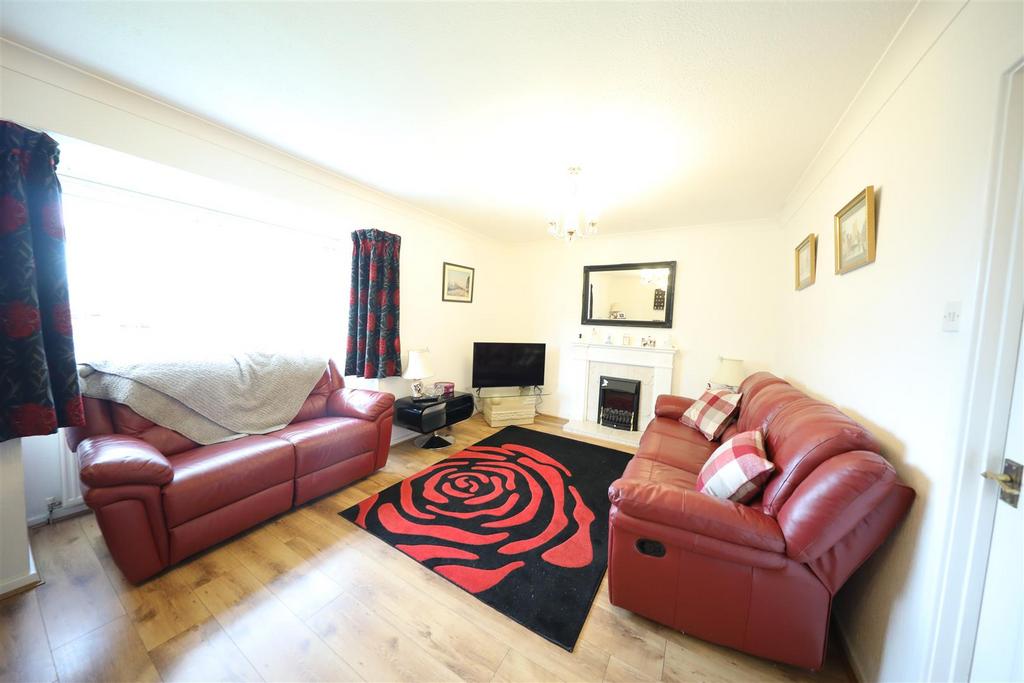 Evergreen Drive, Hull 3 bed detached bungalow £210,000