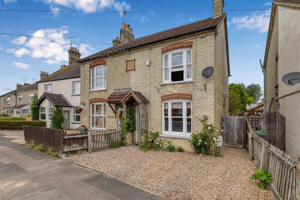 Hitchin Road, Stotfold, SG5 4JE 2 bed semidetached house £399,000